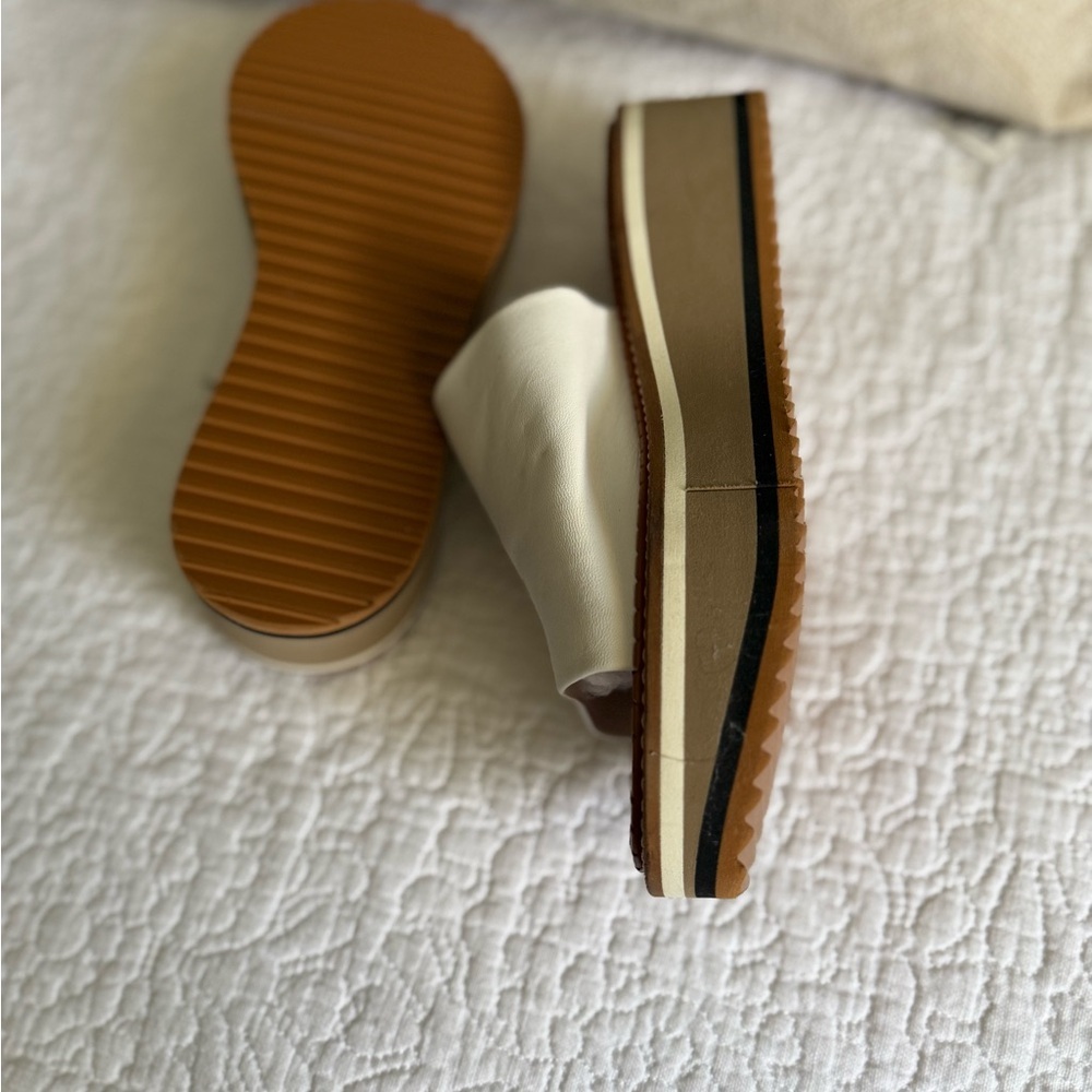 Robert Clergerie Cream Slide Sandals size 38 1/2 new with out the box - Picture 4 of 6